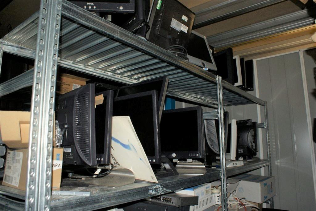 Maple in the very early dates, monitors for recycling